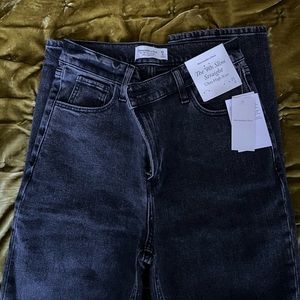 Abercrombie and Fitch 90s Slim Straight Ultra High Rise Jeans